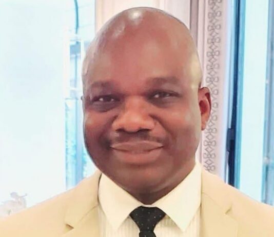 SUSPENSE, ESPIONNAGE ET DIPLOMATIE : LA PLUME AFRICAINE QUI DÉVOILE LES COULISSES DU POUVOIR