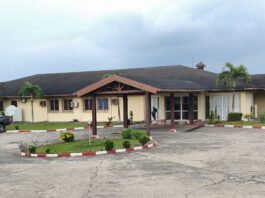 L’OGOOUÉ PALACE, UNE ADRESSE EMBLÉMATIQUE QUI CONJUGUE HISTOIRE, CONFORT ET HOSPITALITÉ À LAMBARÉNÉ